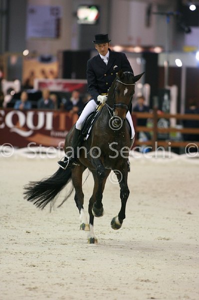 LAUGKS_MEGGLE\'S WELTTALL_MILANO_2011_SS2_2429.jpg